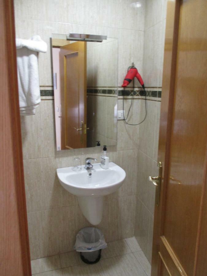 Hostal Becares Паленсия Екстериор снимка